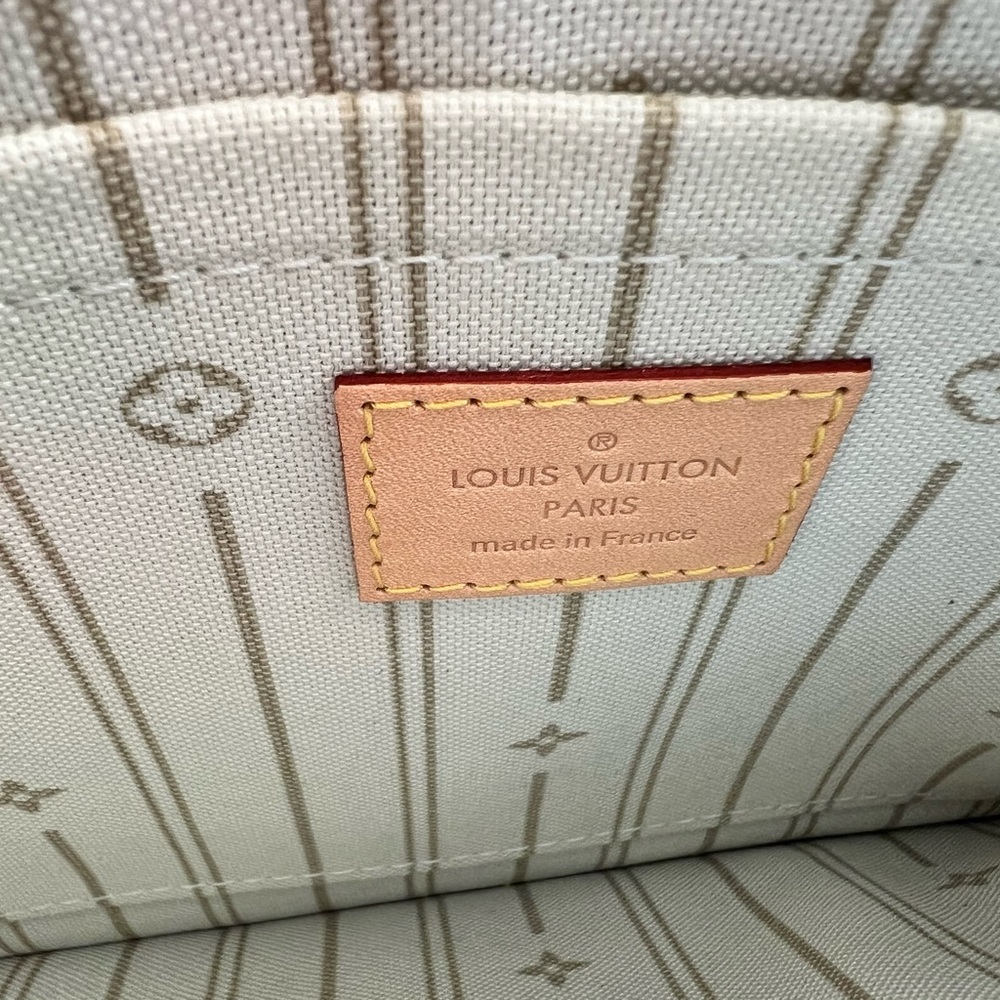 Authentic Louis Vuitton Beige and Brown Monogram Wrislet - Picture 3 of 6